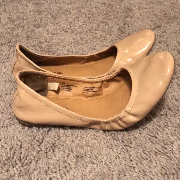 Simple, chic flats - Picture 4 of 4